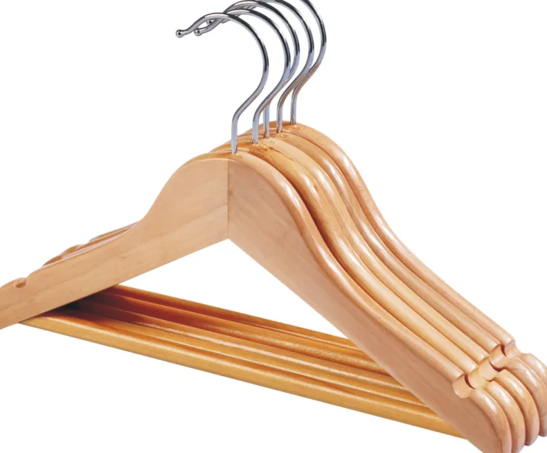 5 houten kleerhangers
