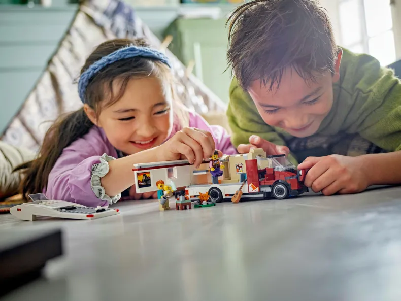 LEGO City 60454 Avontuurlijke camper