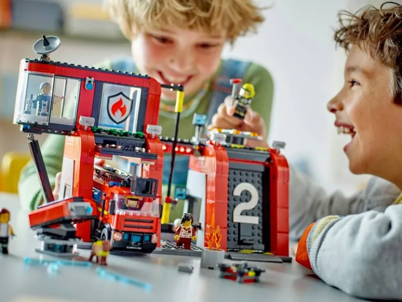 LEGO City 60414 Brandweerkazerne en brandweerauto