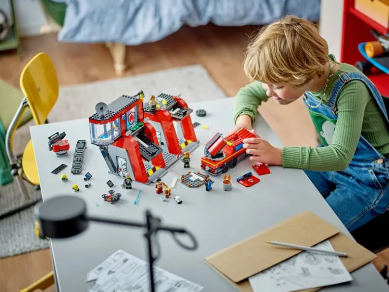 LEGO City 60414 Brandweerkazerne en brandweerauto