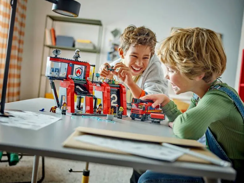 LEGO City 60414 Brandweerkazerne en brandweerauto