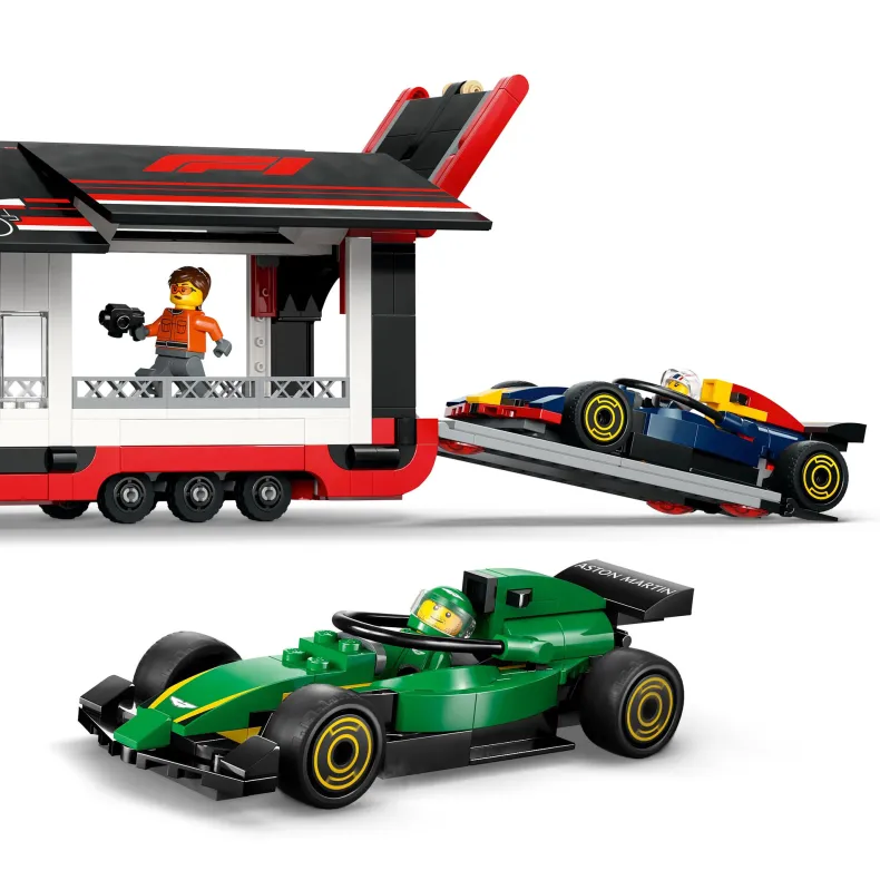 LEGO City 60445 F1® truck met RB20 en AMR24 F1® auto's