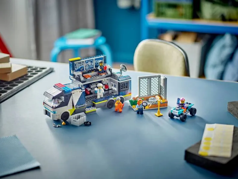 LEGO City 60418 Politielaboratorium in truck