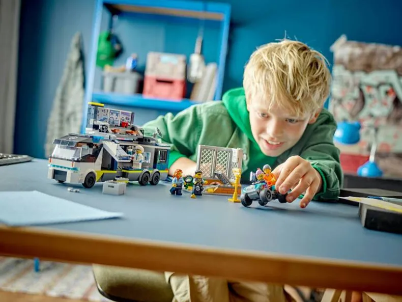 LEGO City 60418 Politielaboratorium in truck