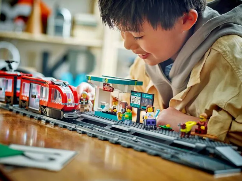 LEGO City 60423 Stadstram en station