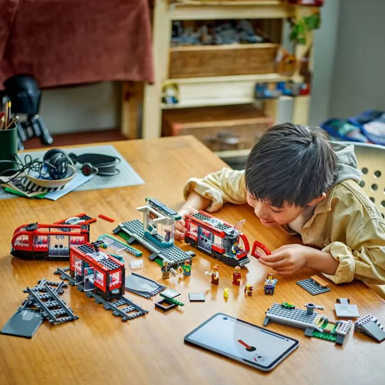 LEGO City 60423 Stadstram en station