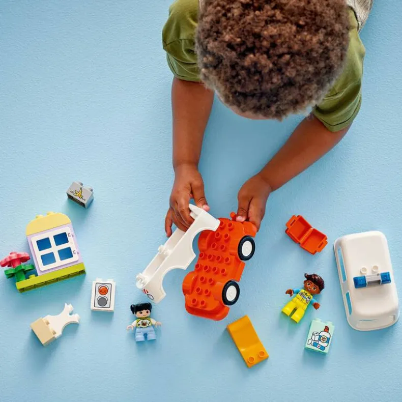 LEGO Duplo 10447 Ambulance met chauffeur