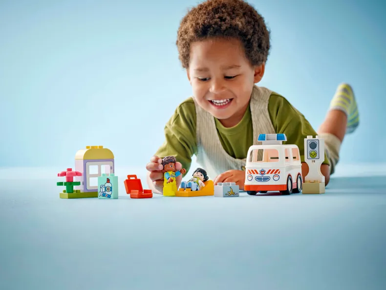 LEGO Duplo 10447 Ambulance met chauffeur