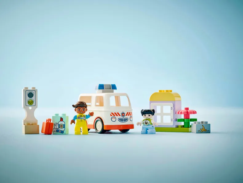 LEGO Duplo 10447 Ambulance met chauffeur