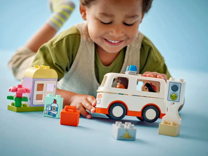 LEGO Duplo 10447 Ambulance met chauffeur