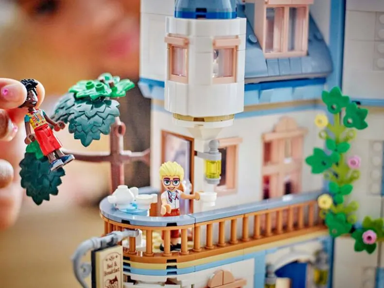 LEGO Friends 42638 Bed and breakfast in kasteel