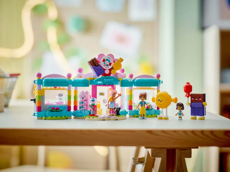 LEGO Friends 42649 Heartlake City snoepwinkel