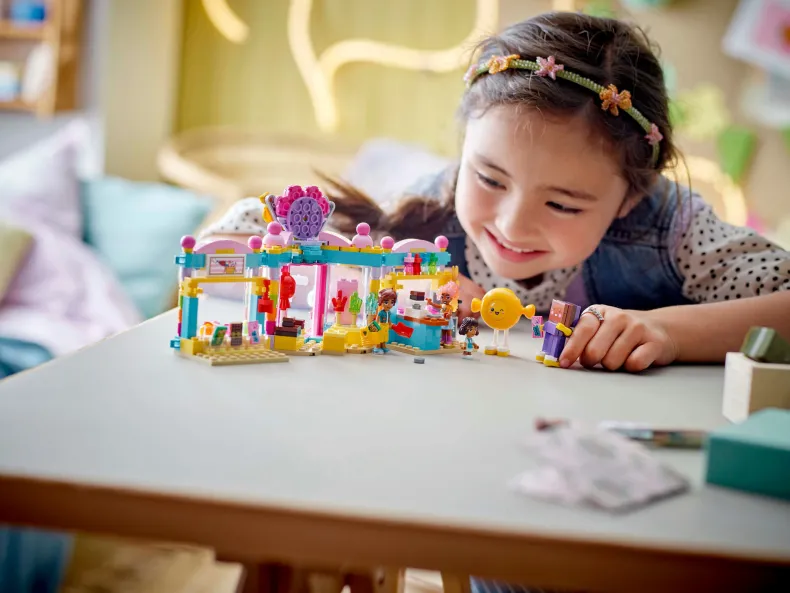 LEGO Friends 42649 Heartlake City snoepwinkel