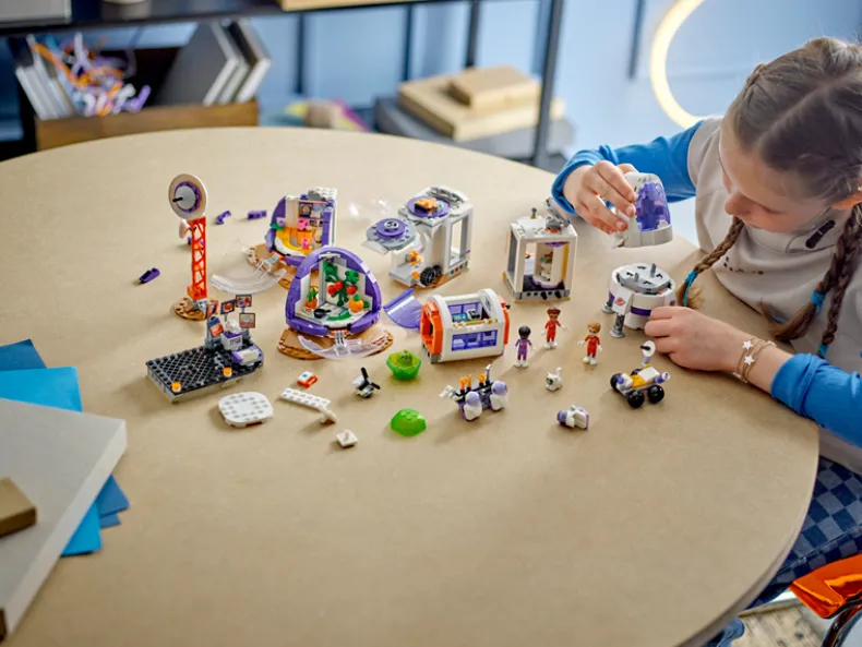 LEGO Friends 42605 Ruimtebasis op Mars en raket